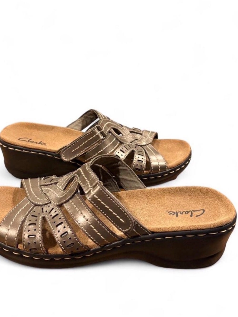 Clarks Bendables Womens 8.5M Bronze Leather Strappy Wedge Slide Sandals